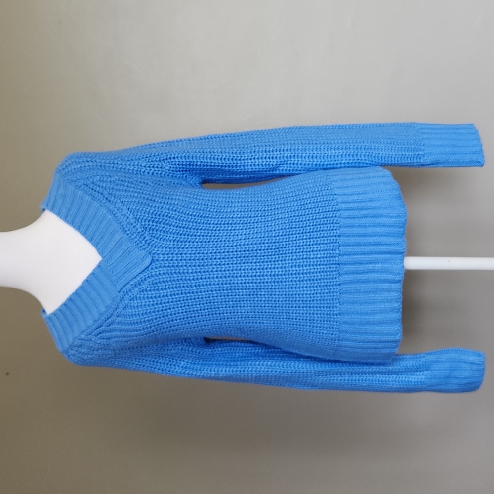 a.n.a. Pull Over V Neck Sweater Size Small Light Blue